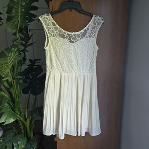 Monteau White Lace Sleeveless Dress Pleated Skirt Size Medium